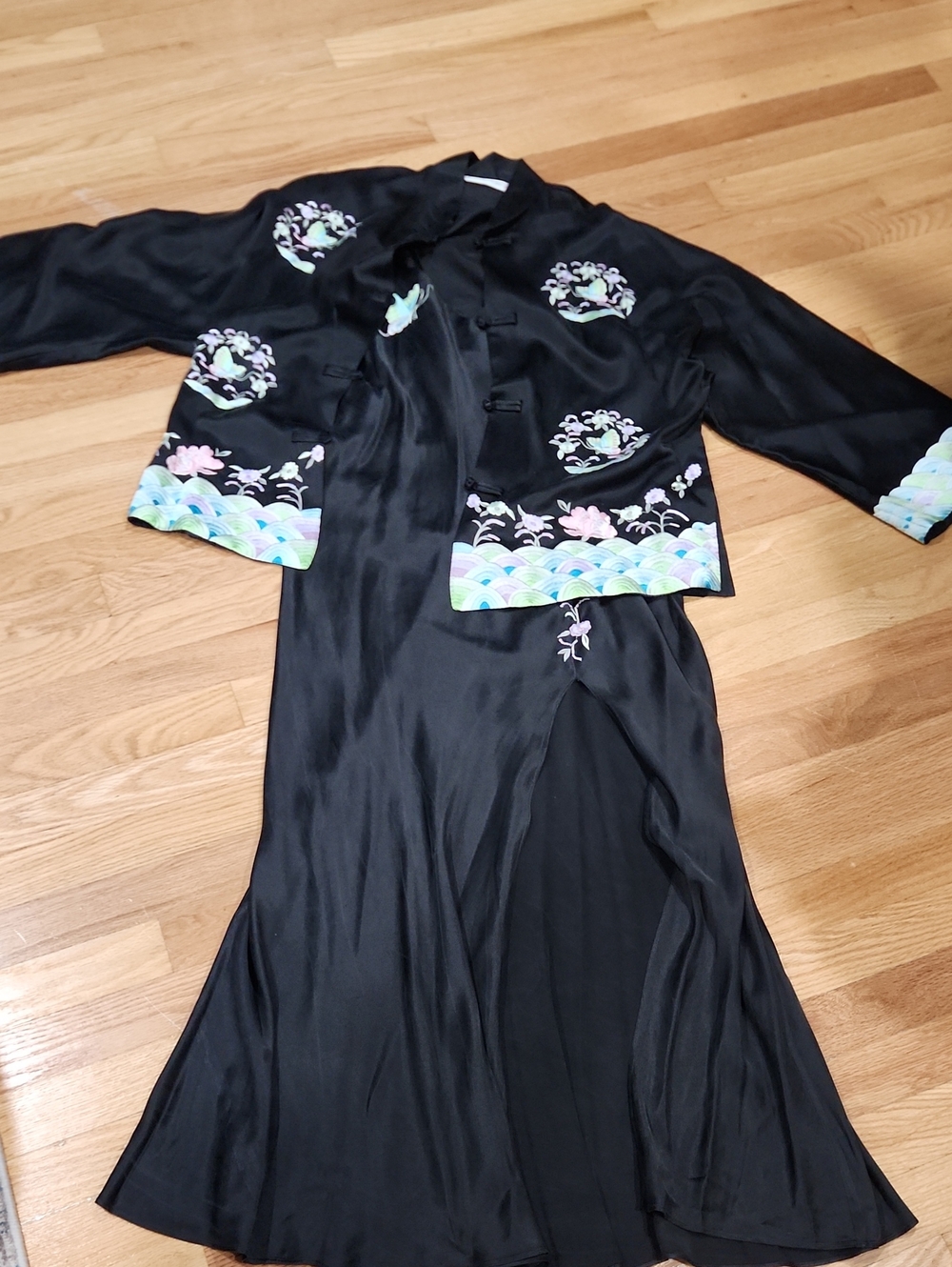 Victoria Secret Black 100% Silk Embroidered Two-Piece Sleepwear Set - Black USED
